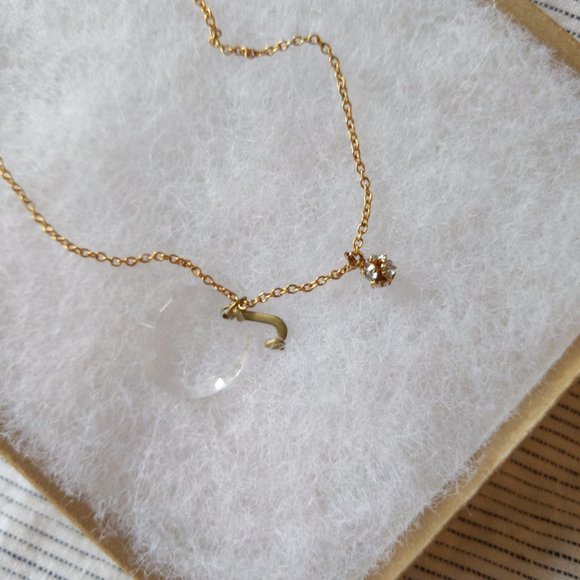 J Initial gold chain necklace - Picture 3 of 4